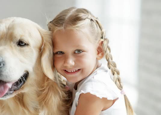 Mädchen-mit-Hund-August