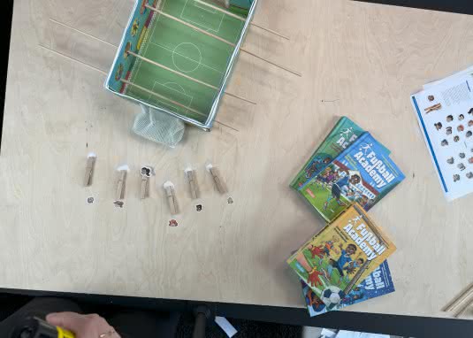 Mini-Tischkicker für Kinder basteln Schritt 6: Spielfiguren basteln 