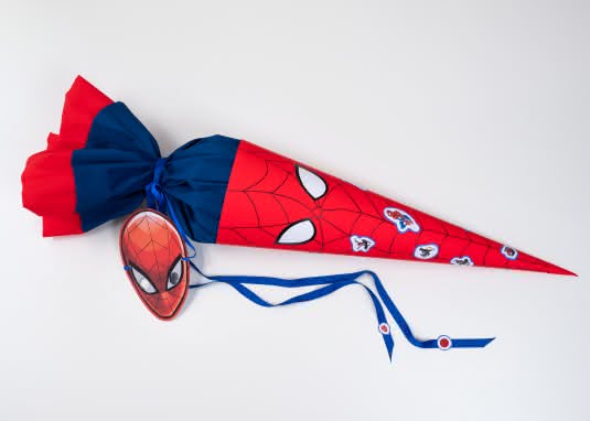Spider-Man-Schultüte - Schritt-für-Schritt-Anleitung - Schritt 7: Schultüte zubinden
