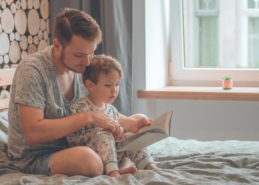 Feiere den Geburtstag mit 1 Jahr und 2 Jahren mit Geburtstagsgeschichten zum Vorlesen